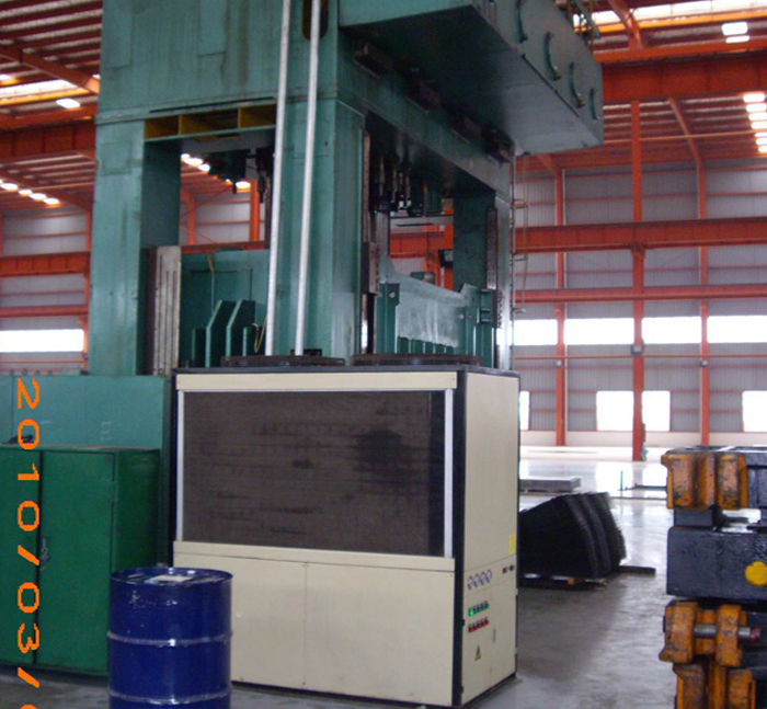 油冷機是依靠什么來改善機器溫度的？